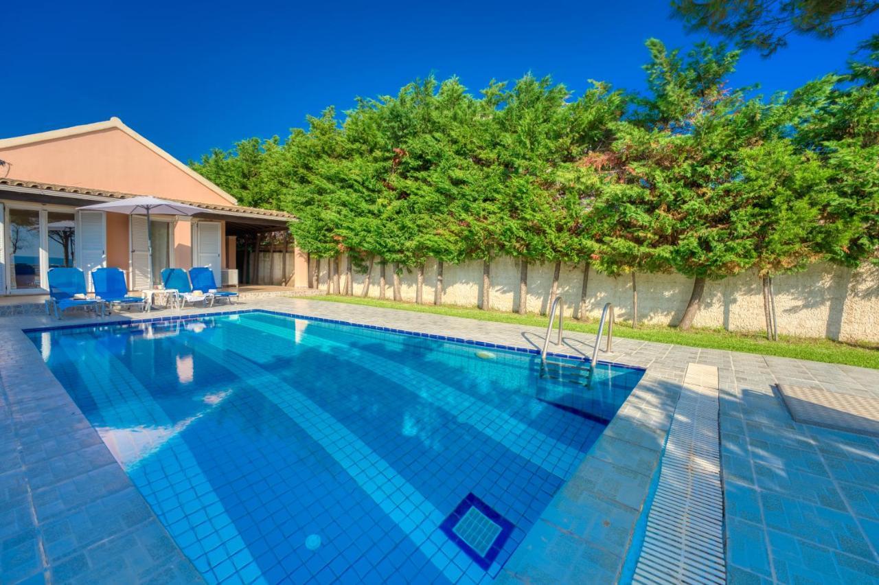 Villa Angela Ágios Matthaíos Екстериор снимка