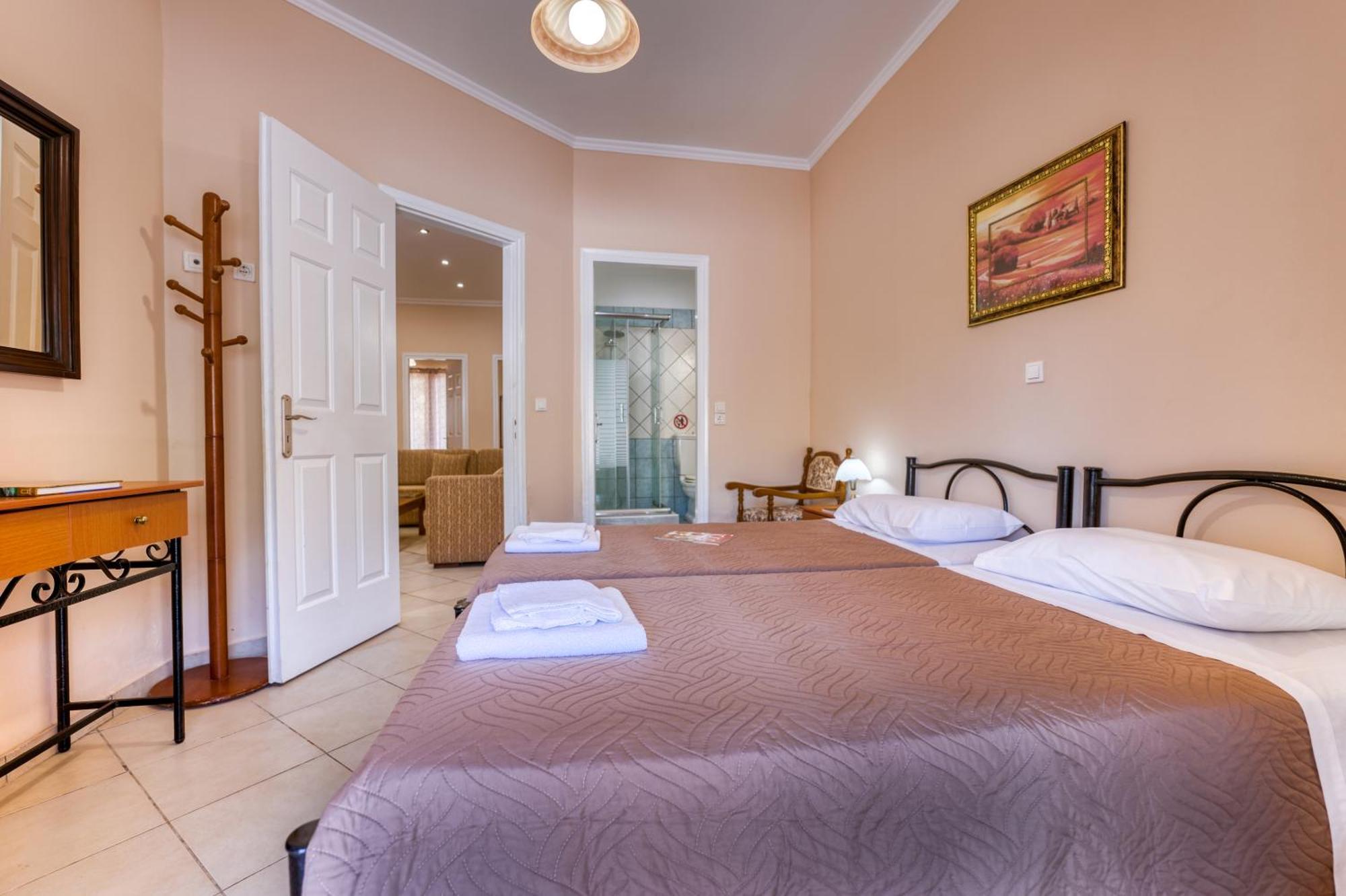 Villa Angela Ágios Matthaíos Екстериор снимка