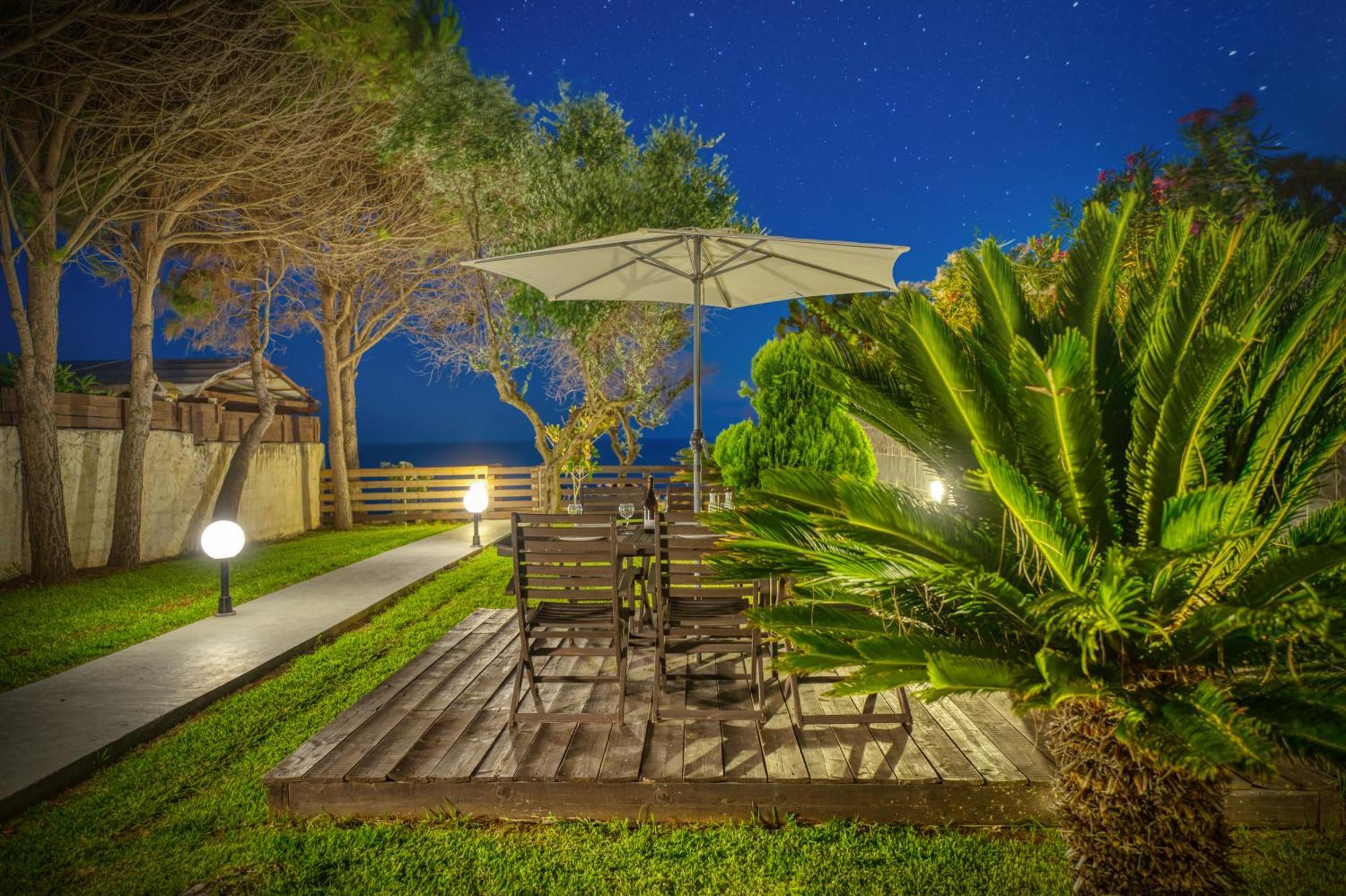 Villa Angela Ágios Matthaíos Екстериор снимка