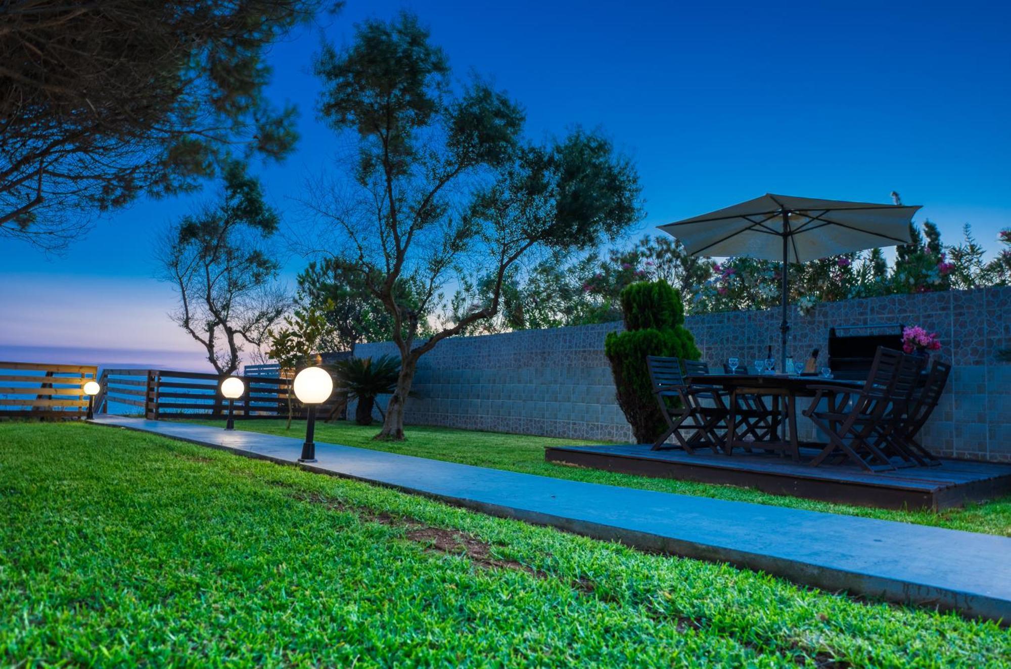 Villa Angela Ágios Matthaíos Екстериор снимка